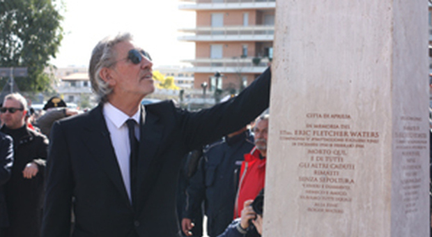 Roger Waters all'inaugurazione del monumento