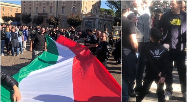 Fez e camicie nere, un migliaio a Predappio per la marcia su Roma. Tra la folla anche i bambini