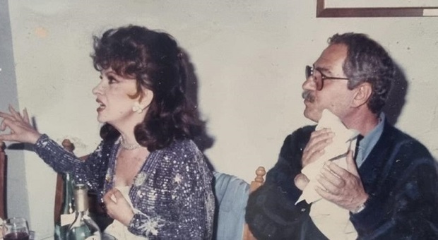 Gina Lollobrigida, quando ammaliò San Benedetto che le assegnò la Palma della popolarità. Gina Lollobrigida con Nino Manfredi a San Benedetto nel 1988