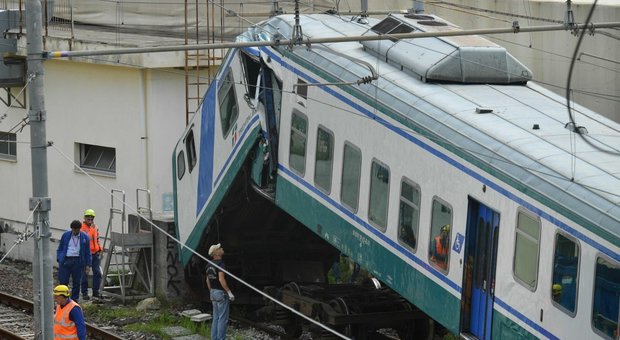 Genova, treno si schianta contro il muretto alla fine del binario