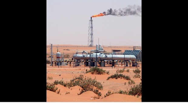 Libia, pozzi petroliferi chiusi per ordine di Haftar