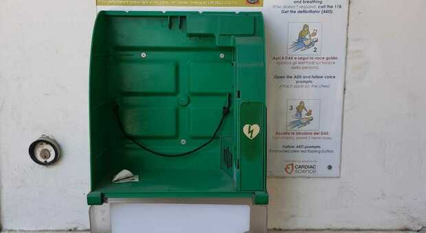 Altavilla, i ladri portano via il defibrillatore donato grazie ad una raccolta fondi