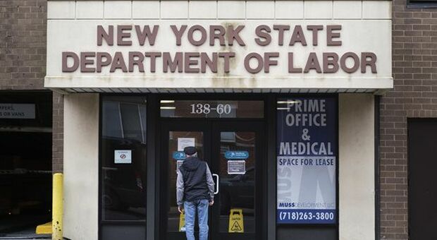 USA, richieste sussidi disoccupazione al minimo da inizio pandemia