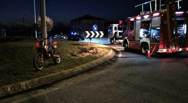 Malore alla guida, 92enne piomba con l'auto su un gruppo di motociclisti: morto un ragazzino di 16 anni