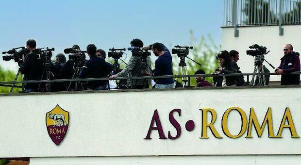 Dipendenti licenziati dopo il video hard, la Roma in procura Figc: «È un complotto contro la società». Cosa rischiano i giallorossi