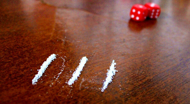 Quarticciolo, scoperto un 53enne "insospettabile" che confezionava migliaia di dosi di droga sul tavolo di casa