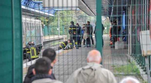 Donna di 40 anni suicida alla stazione "Lido Nord" della Roma Lido (Ippoliti)