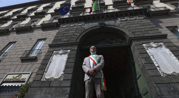Napoli sull'orlo del crac, dieci milioni di italiani vivono in Comuni falliti