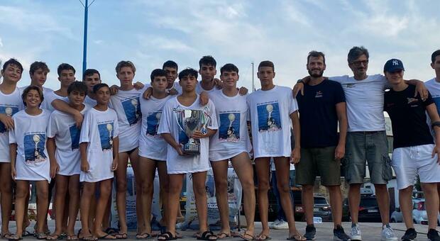 La squadra Under 15 del Posillipo vincitrice del Trofeo Enzo D'Angelo nelle acque di Baia