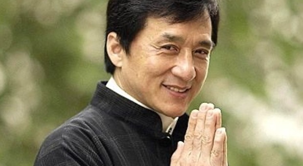 Jackie Chan non darà in eredità al figlio il suo patrimonio da 400 milioni: «Se è capace farà fortuna da solo»