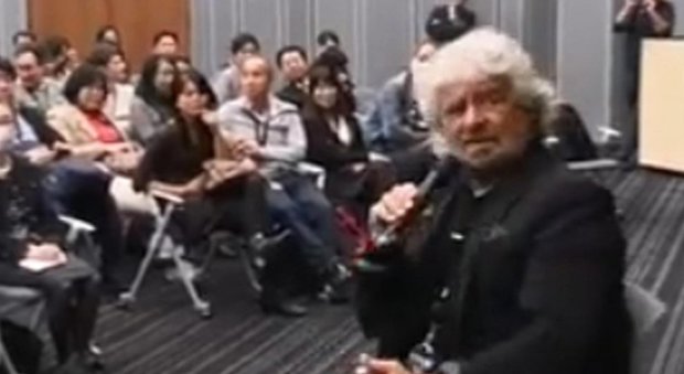 Grillo in Giappone visita il Parlamento: «La rivoluzione in Italia la faccio io che ho settant'anni»