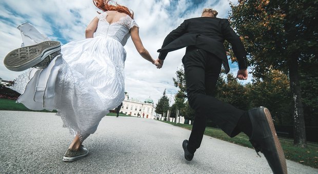 Gli sposi non si presentano al loro matrimonio: in fuga con i telefonini spenti