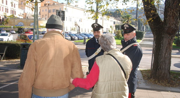 Roma, «Aiuto, ho fame»: digiuna da giorni signora di 84 anni soccorsa dai carabinieri
