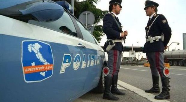 Ubriaco aggredisce ​due poliziotti Arrestato e condannato a 10 mesi