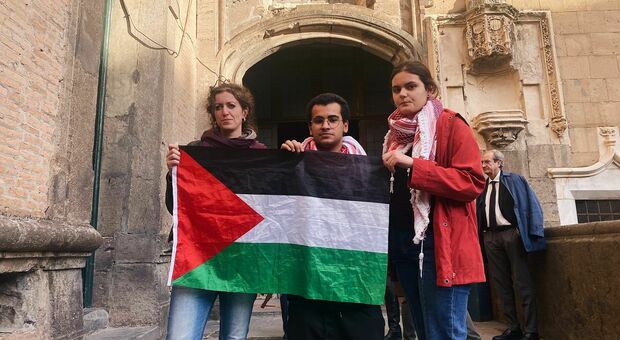 Napoli, il consiglio comunale approva all’unanimità odg per la pace in Palestina