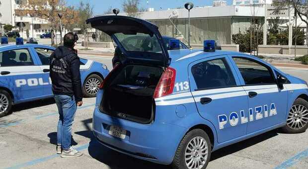Ancona, intensa attività della polizia: una denuncia e due senzioni per droga e irregolarità alla guida (foto di repertorio)