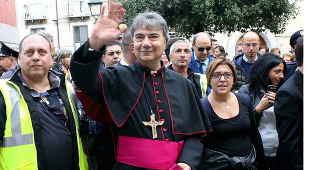 Napoli, ecco chi è il neo vescovo Battaglia: Don Mimmo il prete al fianco degli ultimi