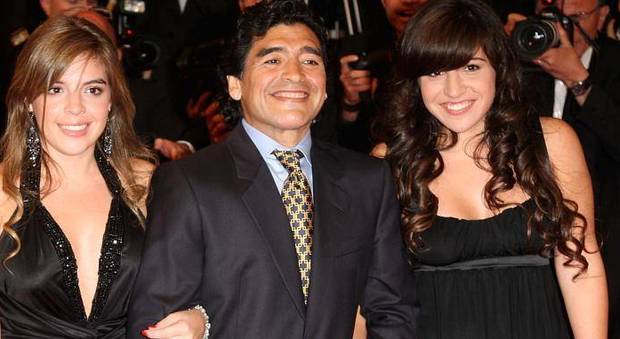 Giannina Maradona scrive a Wanda: «Che pena, non criticare mio padre»