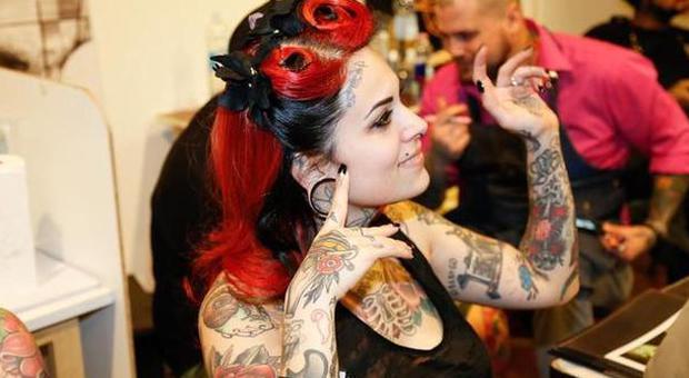 Tatuaggi, passione sempre più dilagante: ​i rischi per la salute da non sottovalutare