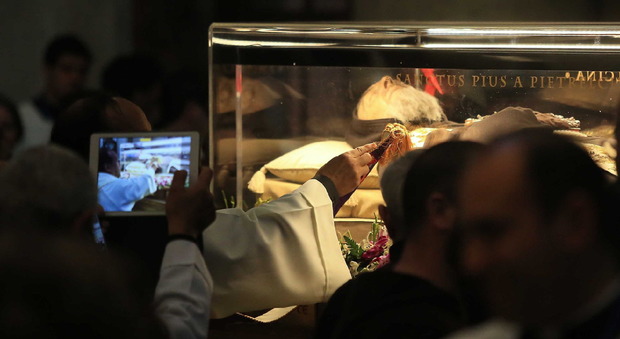 Roma, Padre Pio: spoglie arrivate a San Pietro