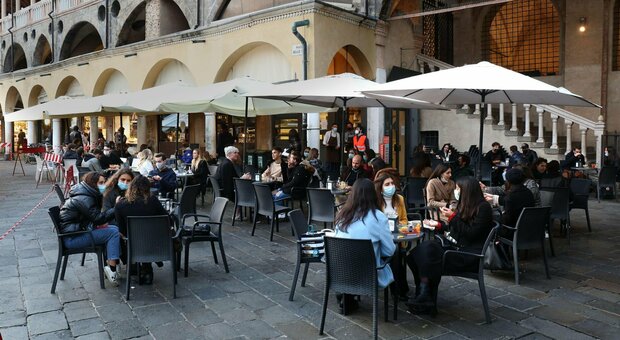 Padova, mascherine per girare in centro. Treviso ferma i cortei