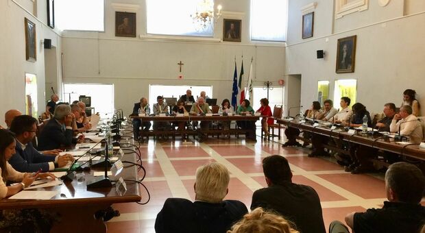 Urbino, Quaresima esce dal Consiglio Comunale: al suo posto Loredana Vitali