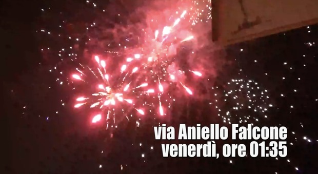 Napoli, nessun dorma a via Aniello Falcone: fuochi d’artificio nel cuore della notte