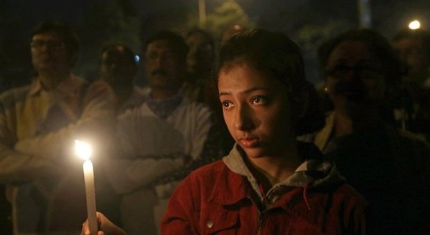 India, morta 16enne stuprata dal branco e bruciata viva
