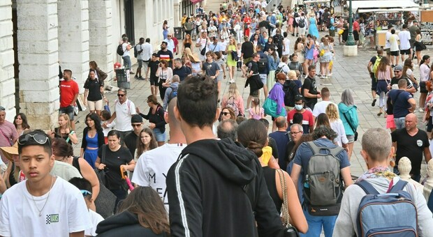 Venezia, la città fa il pieno con il ponte di Ognissanti: 450mila ospiti
