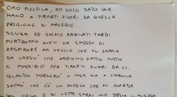 La lettera del Vigile del Fuoco Andrea sulla bara della piccola Giulia: "Scusa se siamo arrivati tardi"