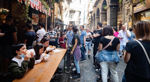 Turisti a Napoli, pronti 16mila euro per il restyling delle paline