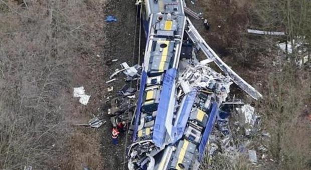 Baviera, frontale tra due treni: 10 morti