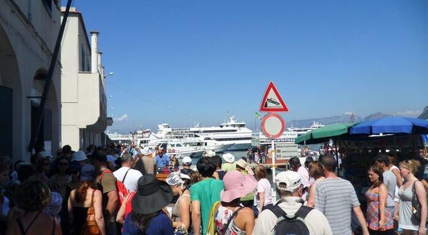 Capri, le cifre del caos estivo: sull'isola sbarchi ogni 9 minuti