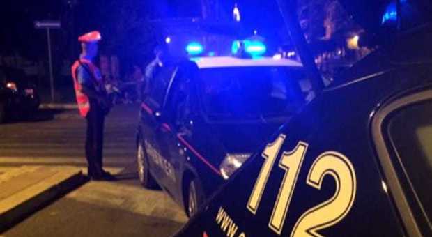 Senigallia, impenna in centro davanti ai carabinieri: multa e scooter sequestrato