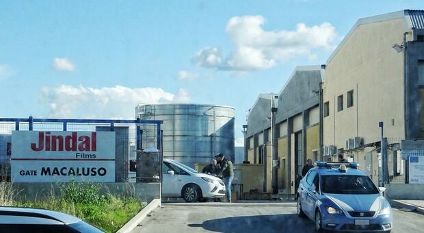 Tragedia sul lavoro alla Jindal: sei indagati per l’operaio morto