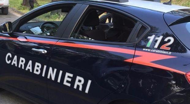 Minacce e botte alla madre per ottenere soldi per la droga, carabinieri arrestano un 18enne