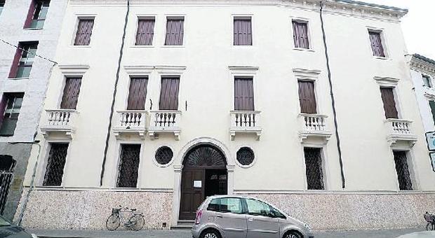 Profughi a Palazzo Paoli: via uffici giudiziari, ecco il centro accoglienza