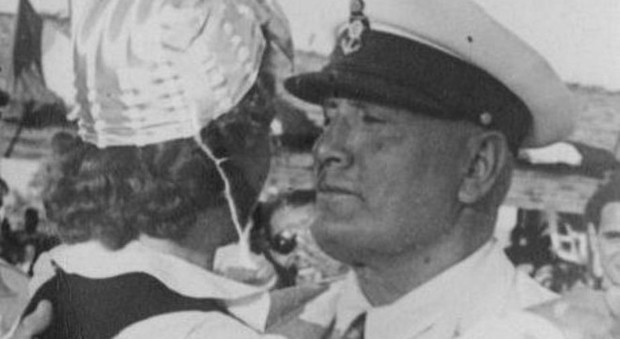 Mussolini, svelata la vita sessuale del Duce: "Era violento e insaziabile"