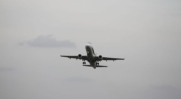 Israele, atterraggio di emergenza per un 373 della Electra Airways