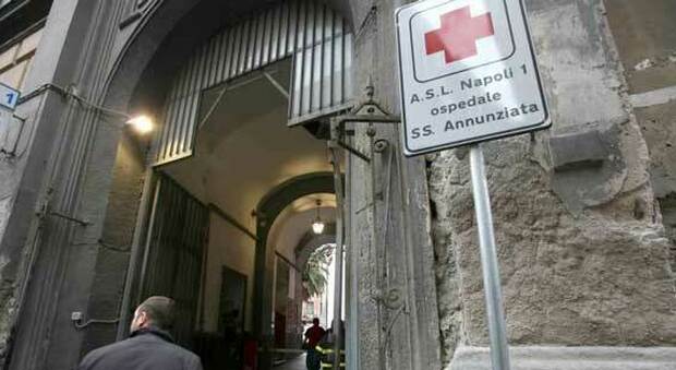 Covid a Napoli: chiude la pediatria dell'ospedale Annunziata, mamme in rivolta