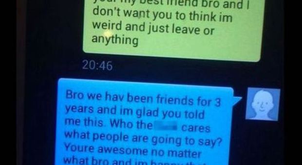 Teenager fa outing con l'amico e riceve risposta inaspettata: conversazione virale sul web