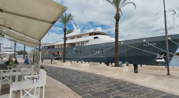 Il presidente di Tod's, Diego Della Valle sceglie la Puglia per le vacanze: a Brindisi ormeggiato lo yacht "Altair"