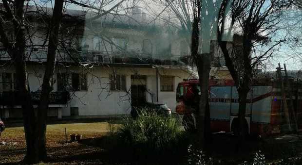 Fuga di Gpl, esplosione in cucina, fiamme altissime: salvato dai vicini