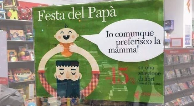 Festa del papà, bufera sulla pubblicità della Feltrinelli: «Io comunque preferisco la mamma»