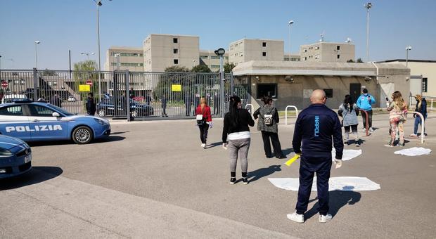 Coronavirus in carcere nel Casertano, i parenti dei detenuti invocano l'indulto