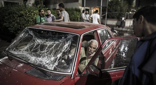 Egitto, attentato al Cairo: «Esplose tre bombe». La rivendicazione dell'Isis: una vendetta