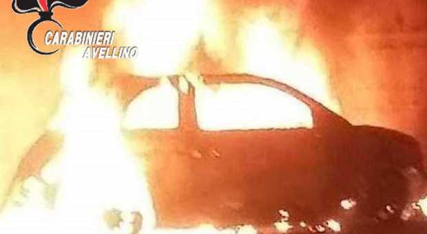 Paura nel Vallo Lauro, dopo i bobcat va a fuoco un'auto: indagini in corso