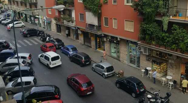 Napoli, choc a Mergellina: uomo fa jogging completamente nudo