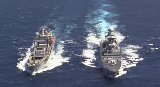 Esercitazione della Marina Militare nel Golfo di Taranto