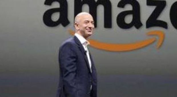 Errore tra gli ordini ad Amazon: Merce per 4500 regalata a un giovane britannico